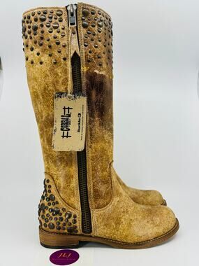Corral Boots Women's Dallas Indie Spirit Studded Distressed Leather Boots Size 7